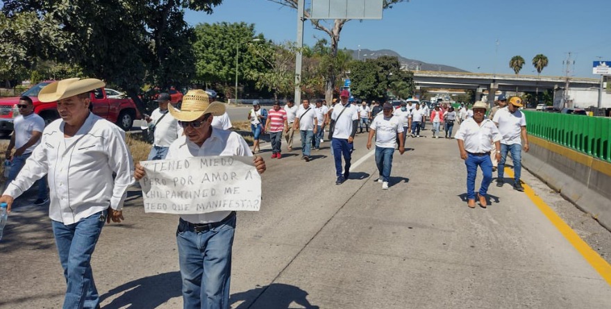 MAESTROS PARALIZAN GUERRERO