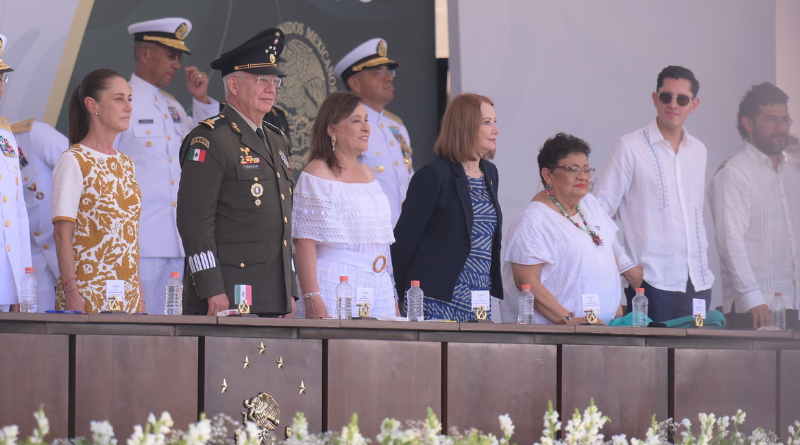 PRESIDENTA ENCABEZA GRADUACIÓN DE CADETES NAVALES