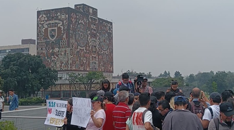 ADMITIDOS DEMANDAN RESPETO PARA SUS INSCRIPCIONES EN LA UNAM