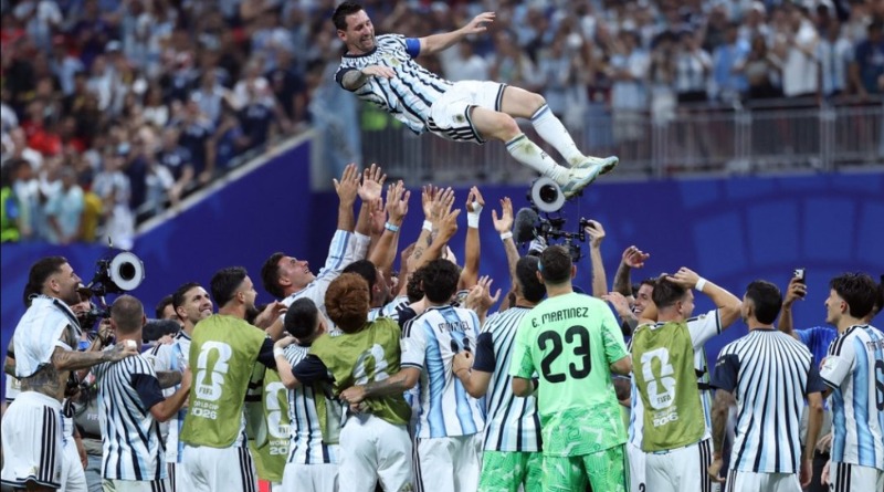 ÁLVAREZ Y MARTÍNEZ NO PUEDEN CON MESSI