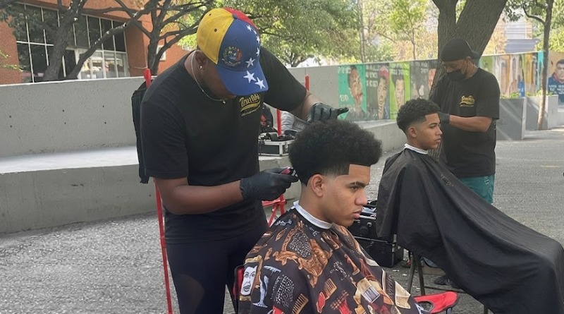 ARMAN CONSTRUYE PELUQUERÍA SOCIAL EN PLAZA