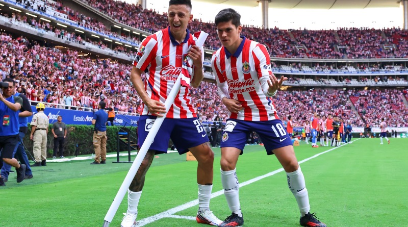 CHIVAS SUPERA A JUÁREZ EN LOS MINUTOS FINALES