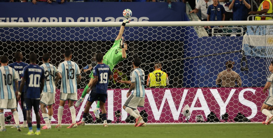 EL HEROICO CABO VERDE LOGRA QUE ARGENTINA SUDE SANGRE