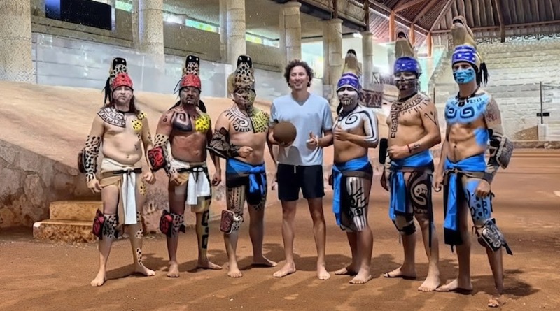 EL JUEGO DE PELOTA RECIBE A MEMO OCHOA