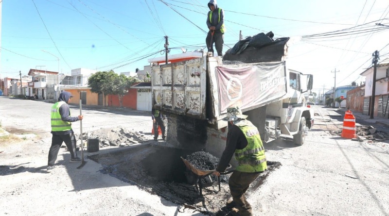 EN MARCHA EL BACHEO DE LA COLONIA SAN PEDRO