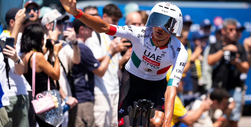 ISAAC DEL TORO DOMINA Y VENCE EN LA SEGUNDA ETAPA DEL TOUR