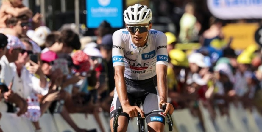 ISAAC DEL TORO PEDALEA CON CUIDADO EN EL TOUR DE FRANCIA