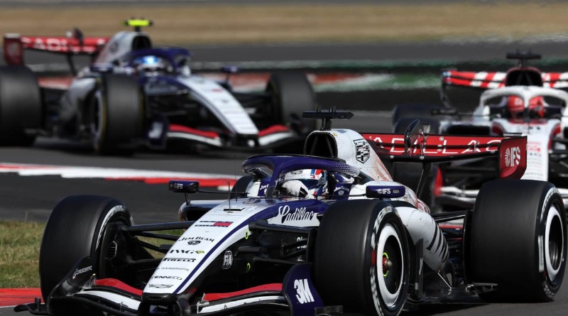 LA EXPERIENCIA CON VERSTAPPEN CONSOLIDA A PÉREZ COMO LÍDER