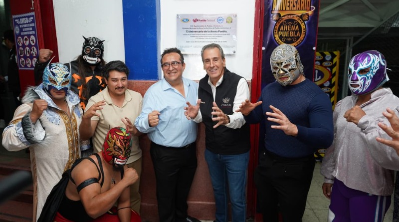 PLACA DE ANIVERSARIO SE DESCUBRIÓ EN LA ARENA PUEBLA