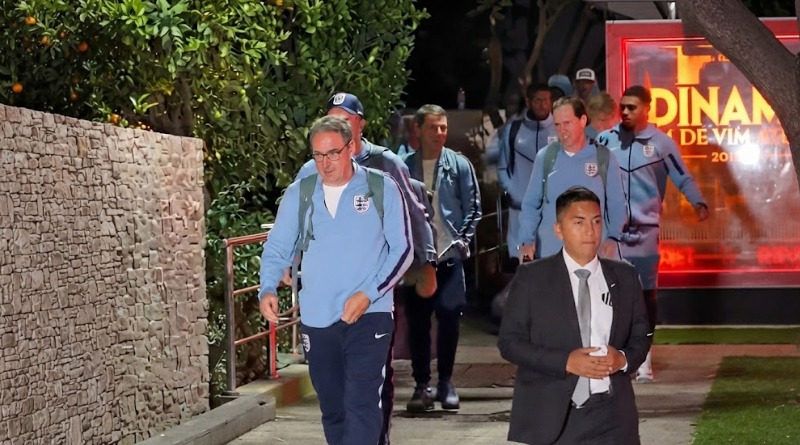 RECIBEN CON ABUCHEOS A INGLATERRA EN HOTEL DE CDMX