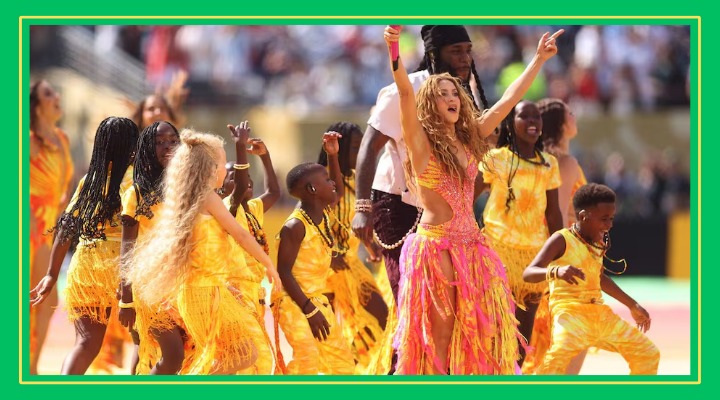 SHAKIRA CUMPLE PROMESA BRILLANDO CON LOS GHETTO KIDS EN SHOW HISTÓRICO