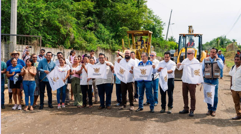 REHABILITAN  CARRETERAS EN COMUNIDADES
