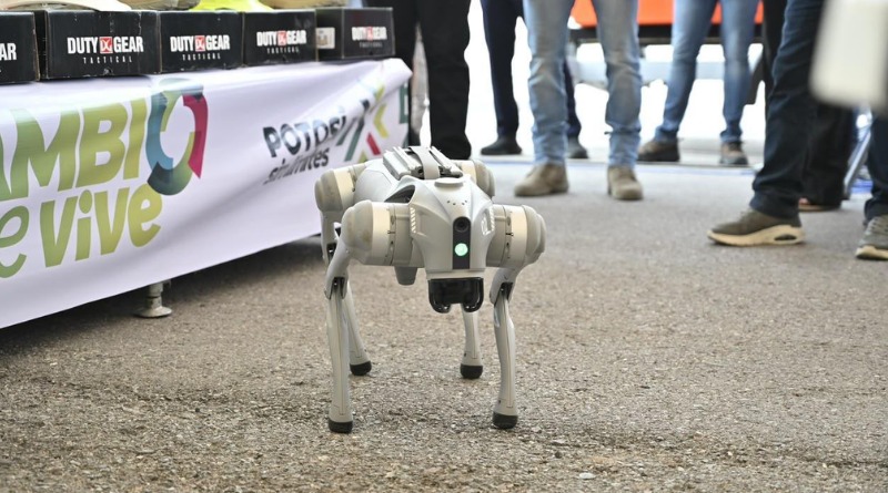 EL GOBERNADOR RICARDO GALLARDO PONE EN OPERACIÓN LOS PRIMEROS PERROS ROBOT EN SLP