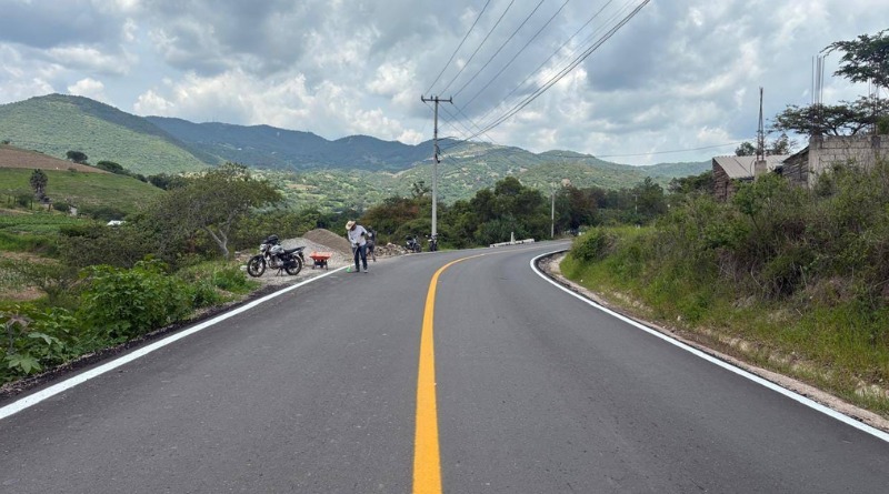 REHABILITAN CARRETERA CHILAPA-ATZACOALOYA EN GUERRERO
