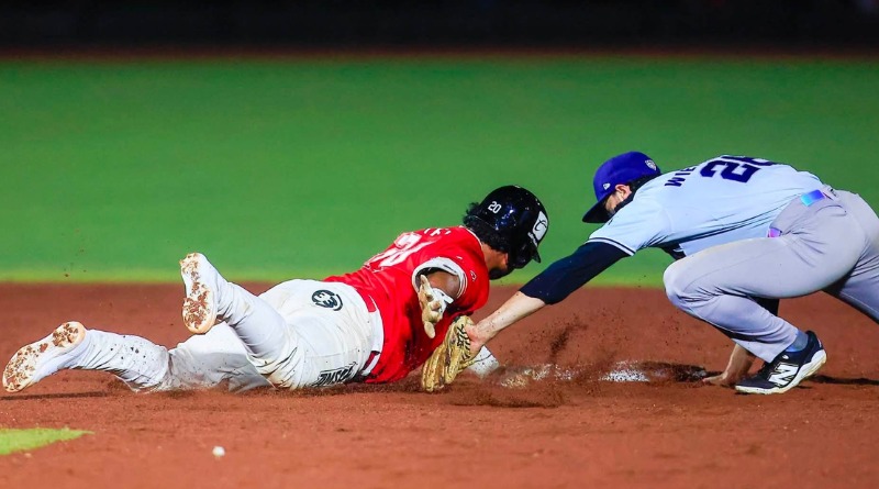 CHARROS SE IMPONE EN EXTRAINNINGS E IGUALA COMPETENCIA CON TOROS