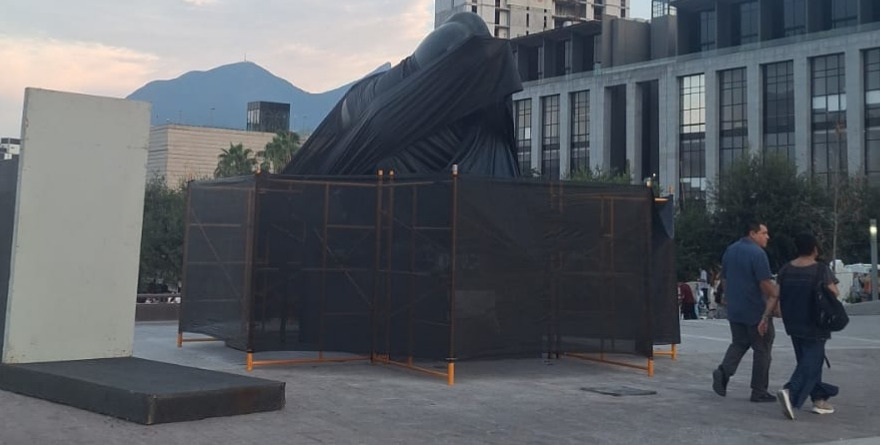 EL CABALLO DE BOTERO LLEGA A NUEVA UBICACIÓN