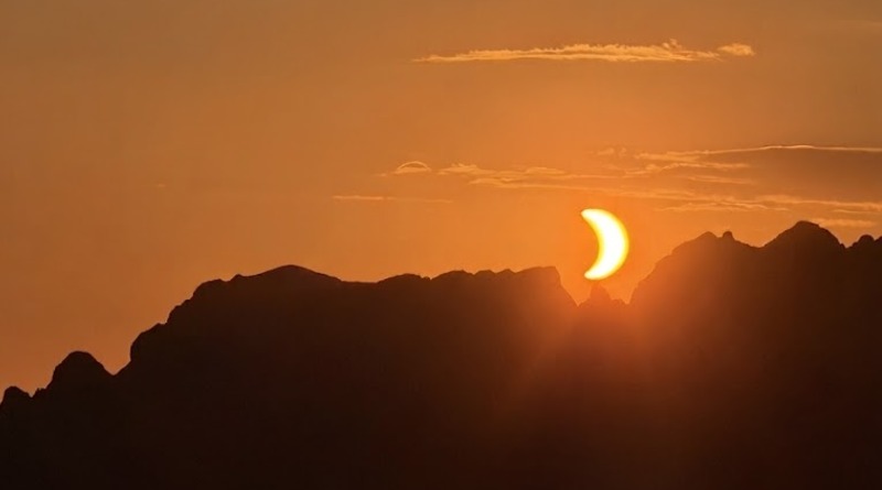 EN ALASKA INICIA ECLIPSE Y EUROPA SE PREPARA PARA CONTEMPLARLO