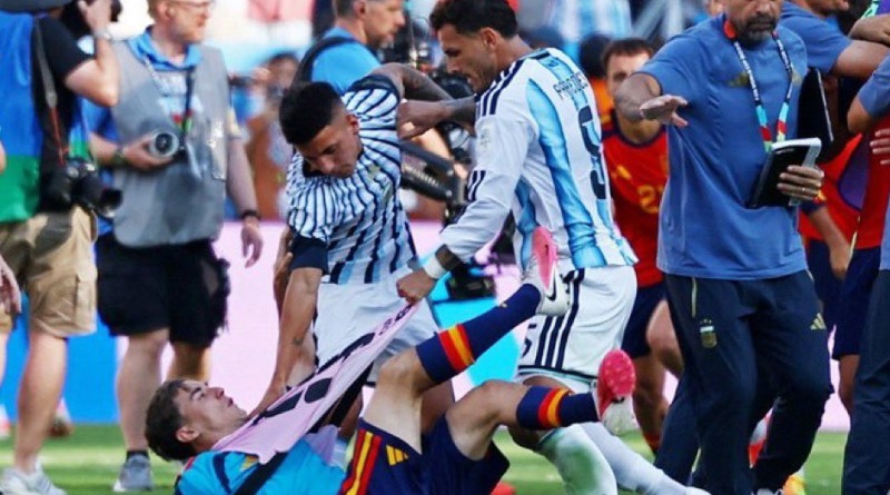 LA FIFA IMPONE SANCIÓN DE 10 PARTIDOS A PAREDES POR PELEA EN LA FINAL
