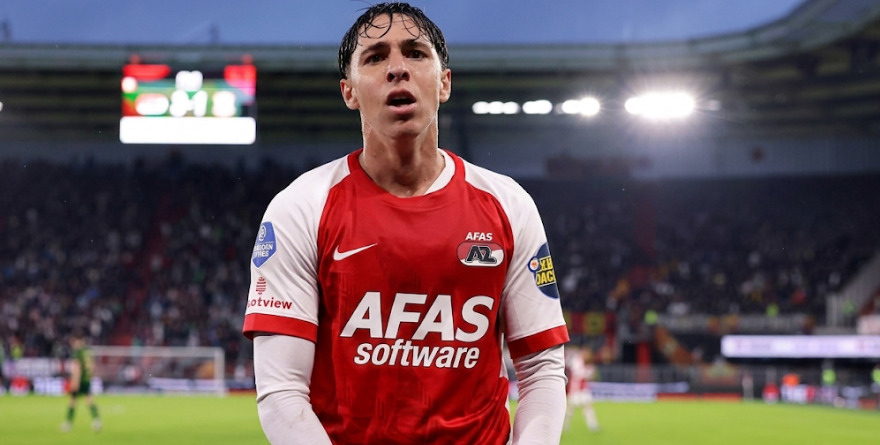 MATEO CHÁVEZ DEJA HUELLA CON GOL Y PASE DECISIVO EN AZ ALKMAAR