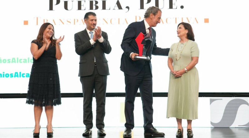 PEPE CHEDRAUI HONRADO CON PREMIO NACIONAL DE TRANSPARENCIA