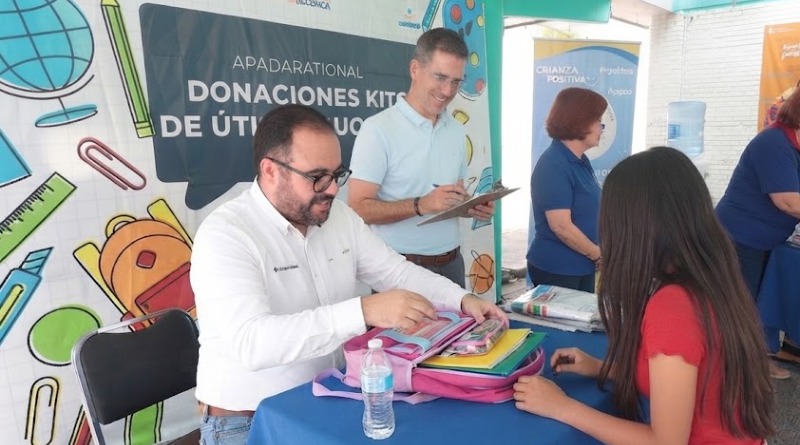 REPARTEN ÚTILES ESCOLARES A HIJOS DE INTERNOS