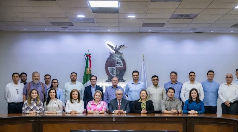 ROCHA Y SU GABINETE SE REÚNEN TRAS RETOMAR GUBERNATURA