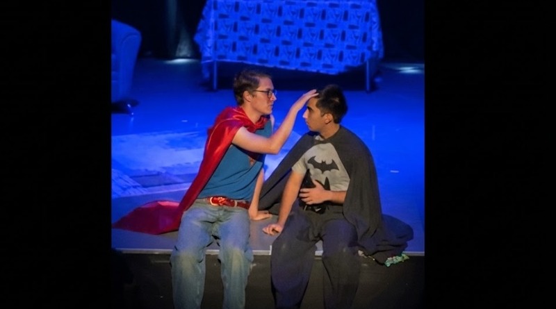 SUPERHÉROES JUNTO A AMOR Y HUMOR ENTRETIENEN