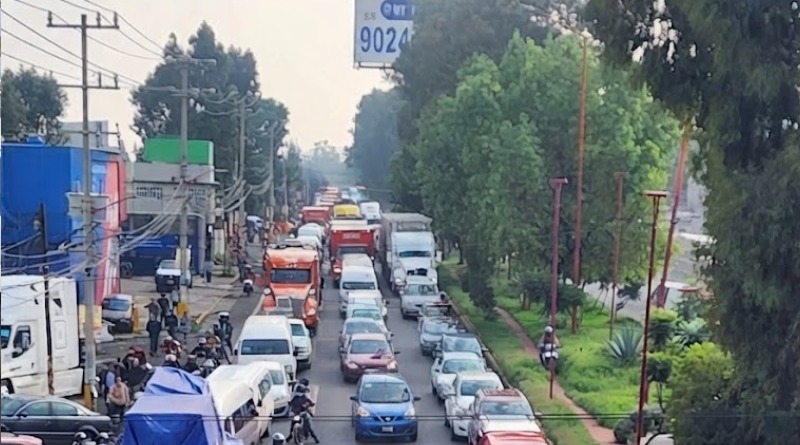 TRANSPORTISTAS PARALIZAN LA CARRETERA MÉXICO-PUEBLA