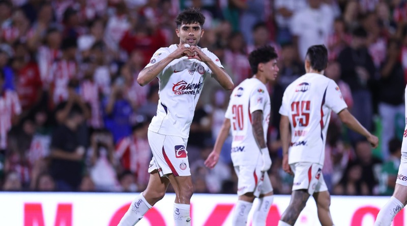 VICTORIA MÍNIMA PARA CHIVAS ANTE SANTOS POR LANZAMIENTO PENAL