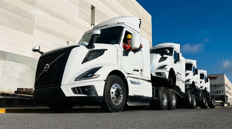 VOLVO INAUGURA RUTA DE EXPORTACIÓN POR PUENTE COLOMBIA