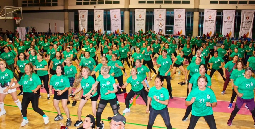 ZUMBA LLENA DE RITMO LA FENAPO EN DÍA DEL DEPORTISTA POTOSINO