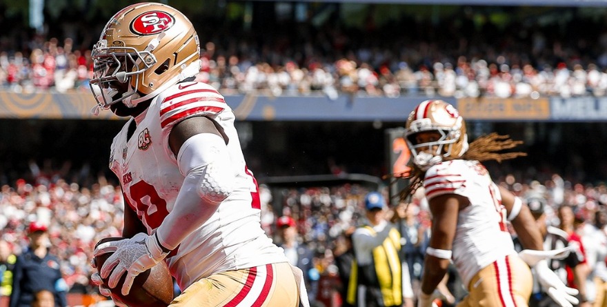 49ERS ARROLLAN A LOS RAMS EN LA CIUDAD DE MELBOURNE