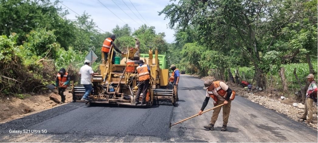 AVANZA REHABILITACIÓN DE LA CARRETERA TELOLOAPAN–APAXTLA