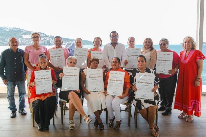 RECONOCEN SECTUR TRABAJADORES CON 30 AÑOS O MÁS DE SERVICIO