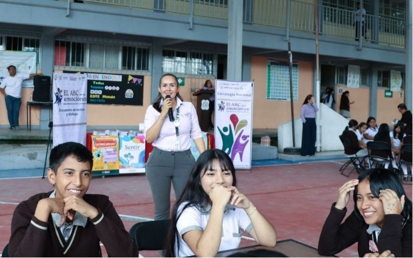 ESTUDIANTES DE LA REGIÓN CENTRO LEEN Y DIALOGAN SOBRE SALUD MENTAL