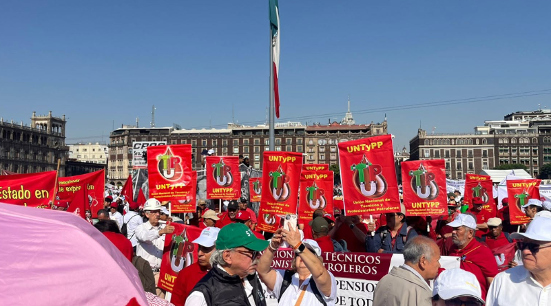 JUBILADOS CLAMAN POR FINIQUITOS EN EL ZÓCALO