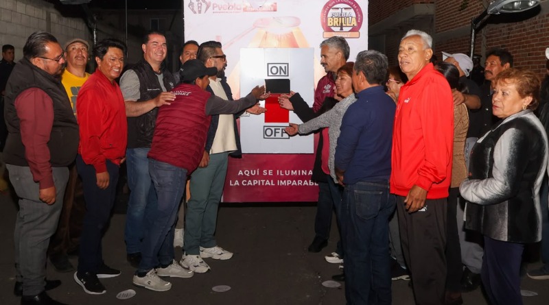 ALUMBRADO MODERNO ILUMINA Y HACE BRILLAR PUEBLA EN RIEGO SUR