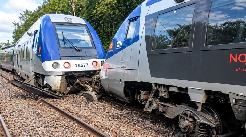 EN FRANCIA UN TREN DESCARRILA DEJANDO 44 HERIDOS