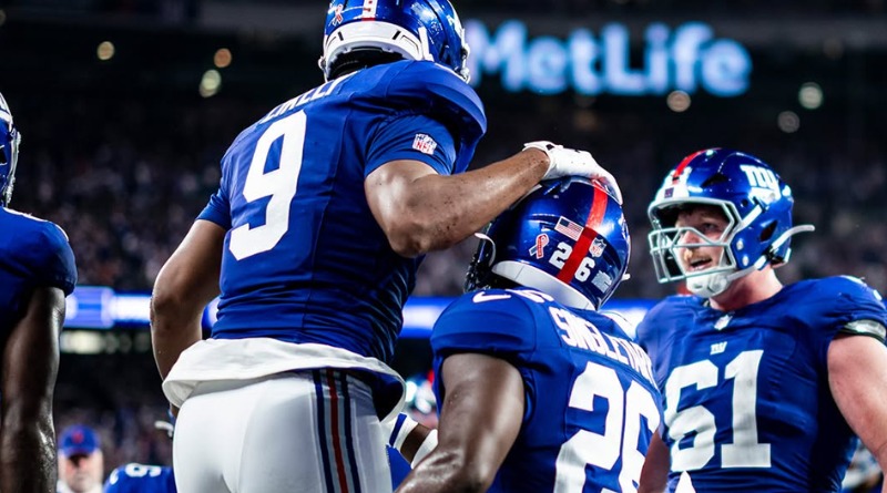 GIANTS DOMINAN A COWBOYS EN AMARGO DEBUT