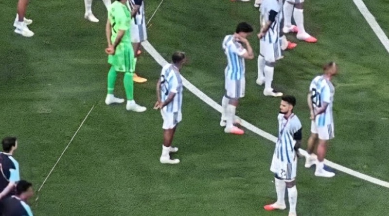 LA CEREMONIA DE PREMIACIÓN DEL MUNDIAL CONTÓ CON ‘EL FLACO’ POR PRINCIPIOS