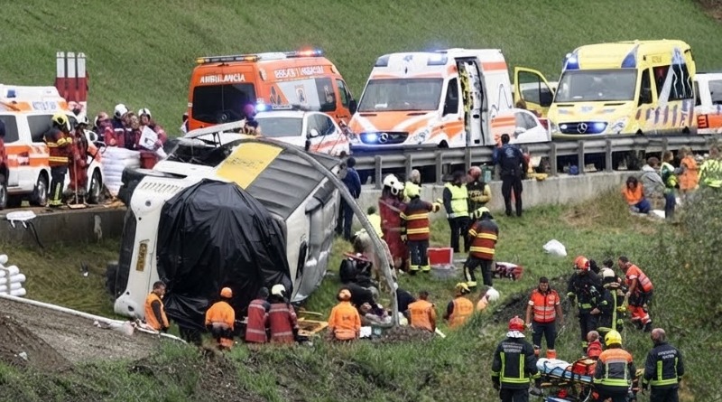 LOS ALPES SUIZOS ESCENA DE ACCIDENTE MORTAL DE AUTOBÚS TURÍSTICO