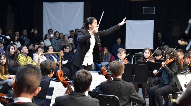 NINOSKA MEDEL MARCA SU DEBUT CON SONORO ACENTO LATINO