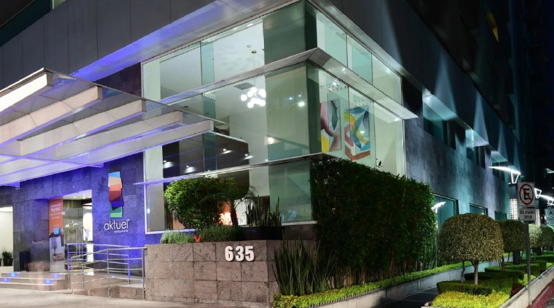 POLICÍAS PARTICIPAN EN DESPOJO HOTELERO