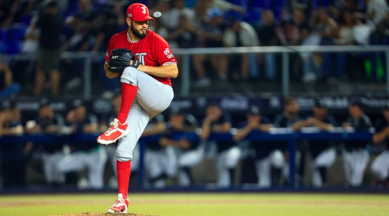 SULTANES PRESIONADOS CONTRA LAS CUERDAS POR TOROS