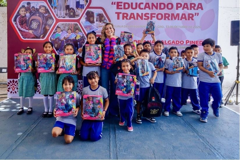 ENTREGA LIZ SALGADO MOCHILAS Y ÚTILES ESCOLARES