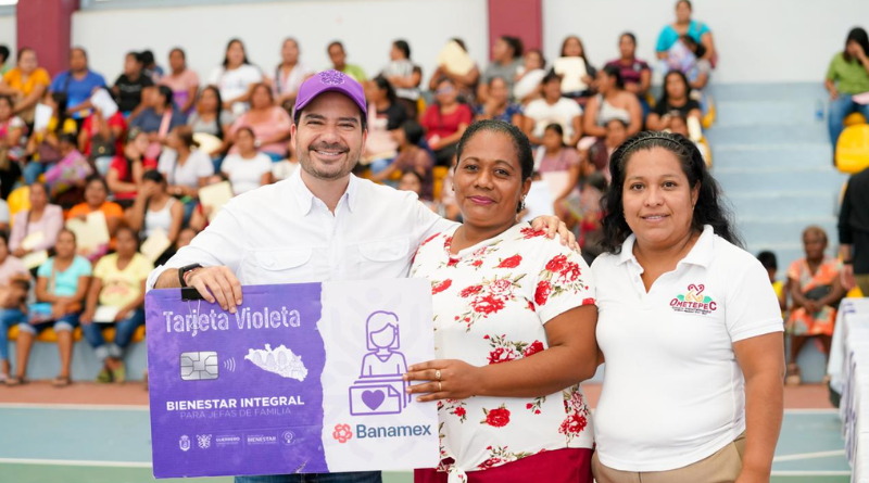 MÁS DE 2 MIL JEFAS DE FAMILIA RECIBIERON SU TARJETA VIOLETA