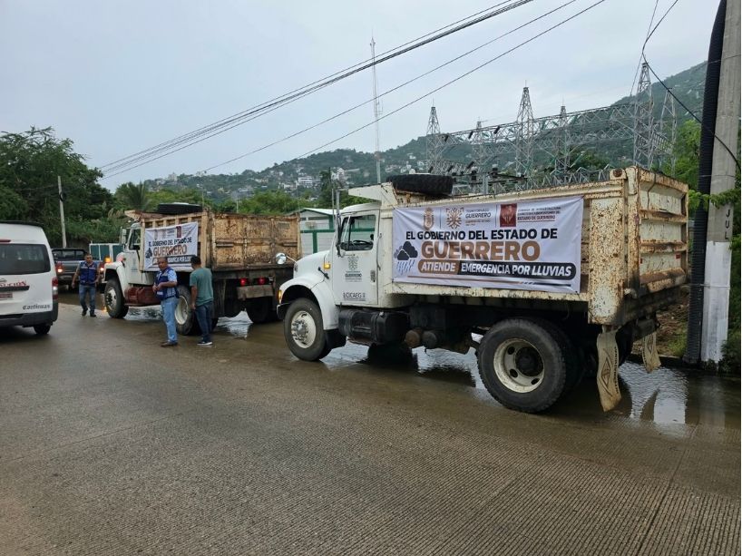LA CICAEG DESAZOLVA CANAL EN PUERTO MARQUÉS