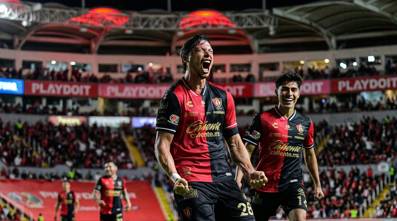 ATLAS RESISTE EXPULSION Y VENCE NECAXA