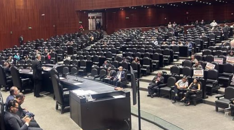 DEJAN DIPUTADOS SOLO A FUNCIONARIO