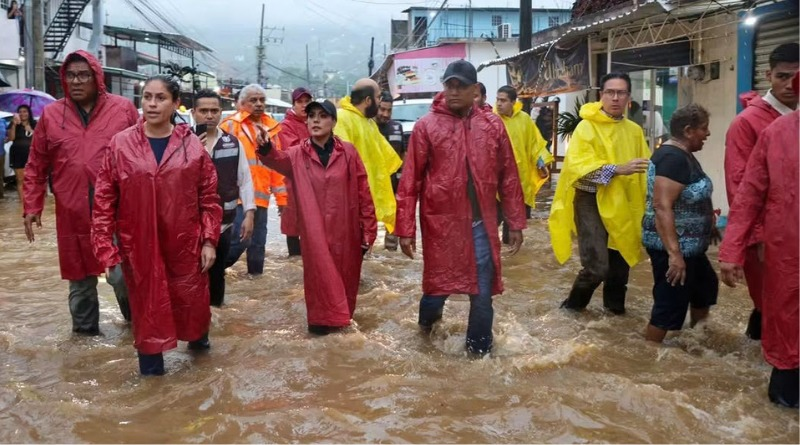EVELYN SALGADO ATIENDE ZONAS CRÍTICAS DE ACAPULCO TRAS LLUVIAS
